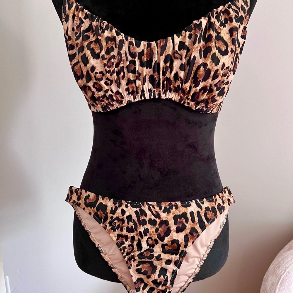 NWOT Shade & Shadow Leopard Print Underwire Bikini Set (34DD Top S Bottoms) - Picture 3 of 7
